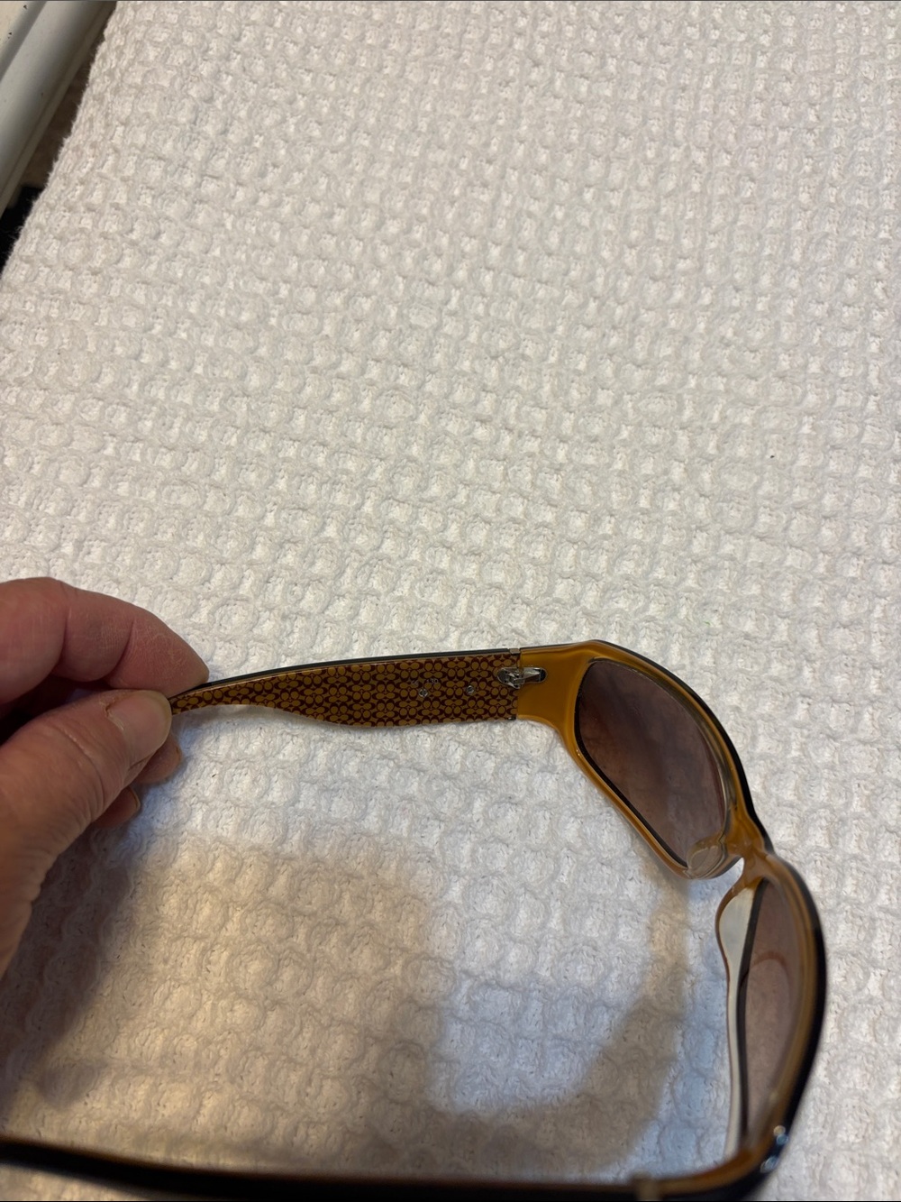 Coach Brown Gradient Women’s Sunglasses with Textured Arms - Picture 4 of 11